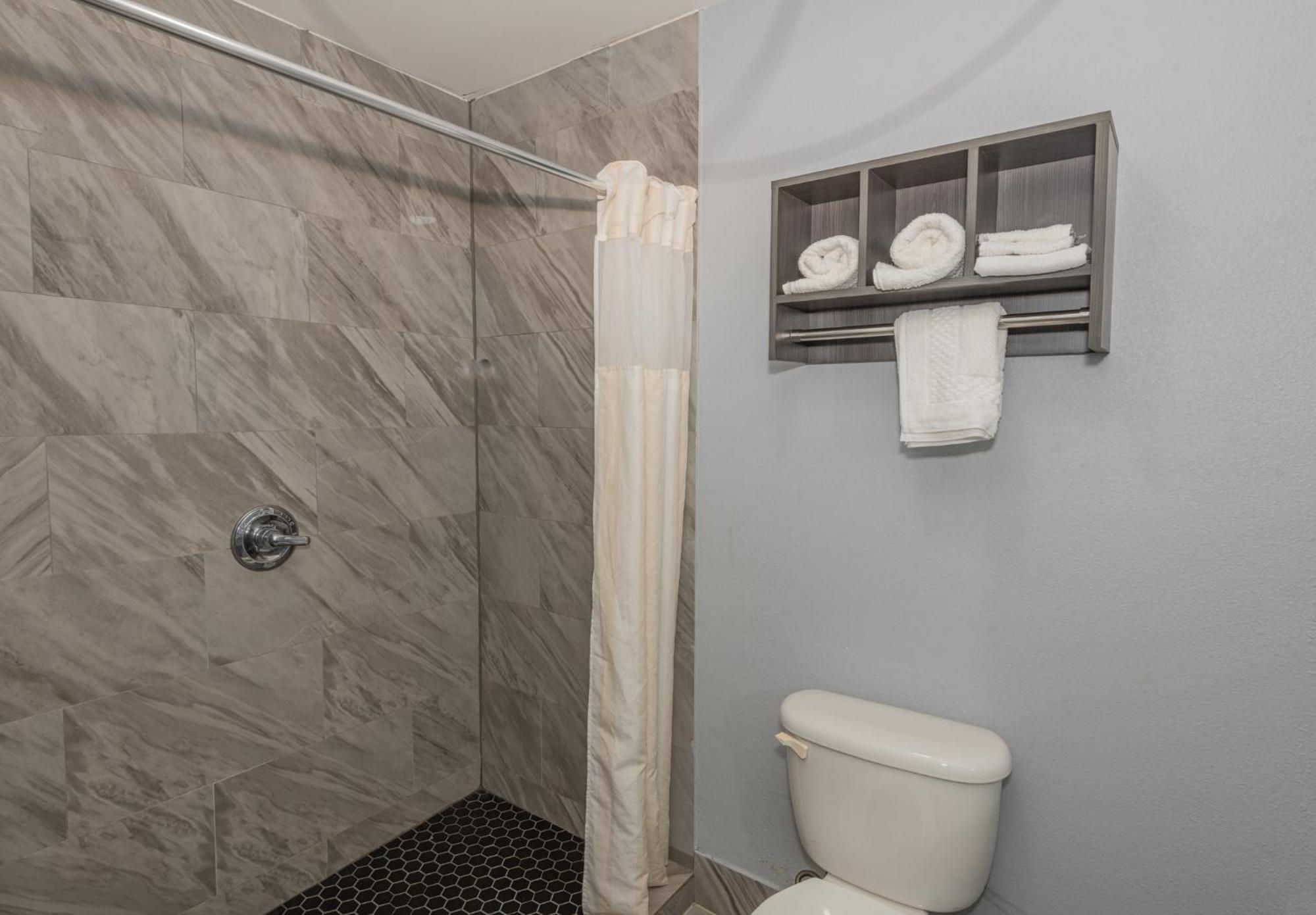 Jamestown Inn & Suites ريفرديل المظهر الخارجي الصورة